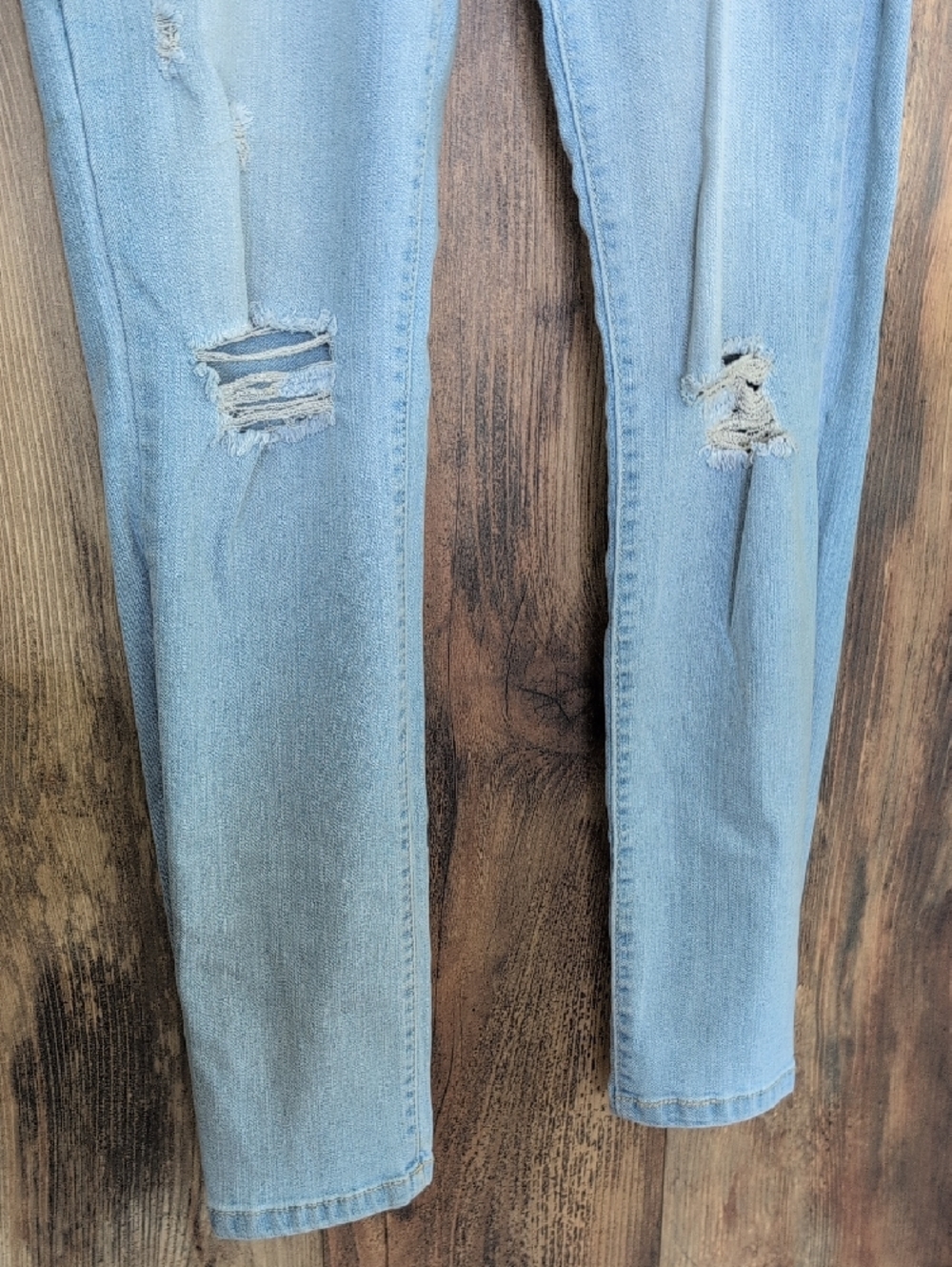 d. jeans Light Blue Distressed Skinny Jeans 6 Q268 - Picture 4 of 7